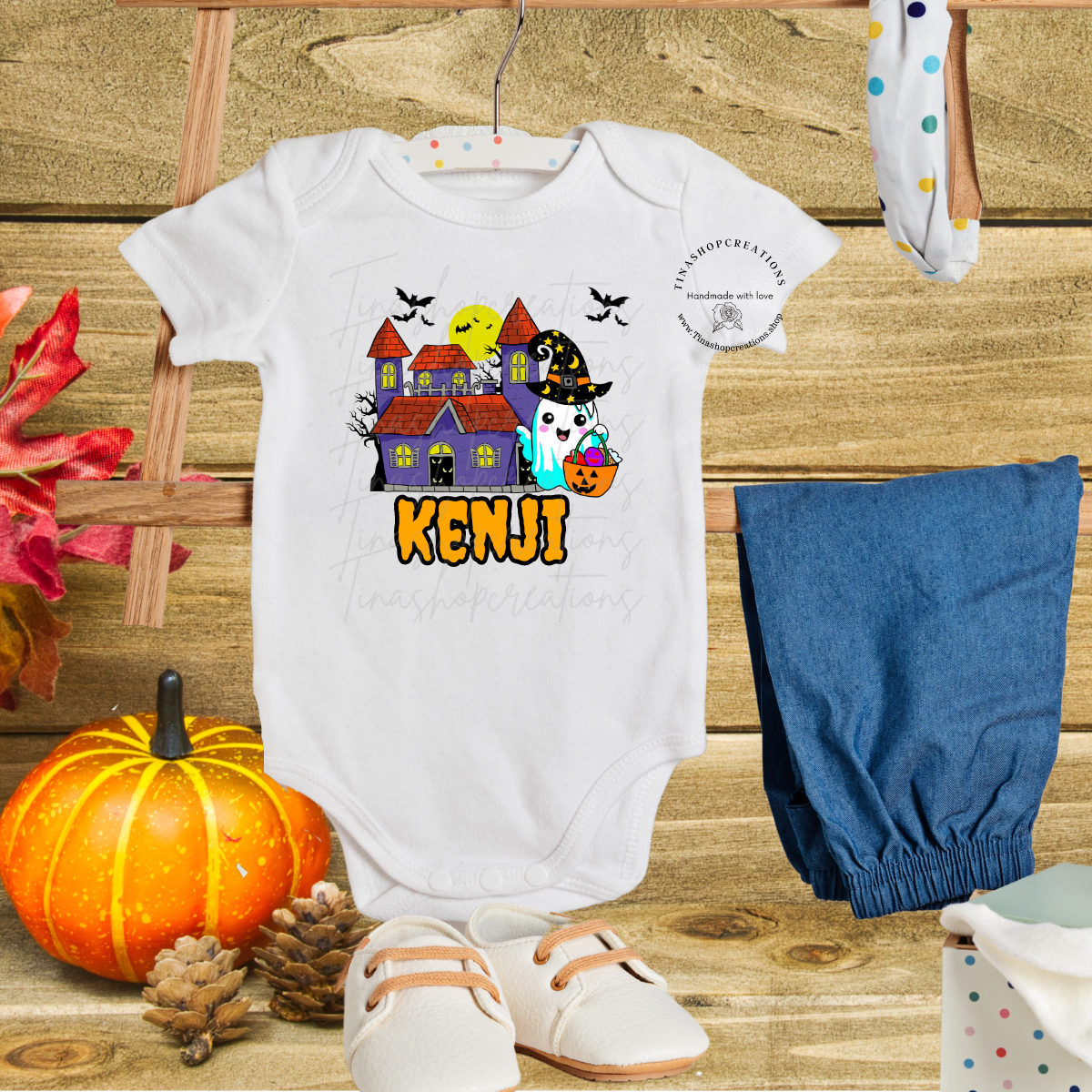 Casa espeluznante y linda camisa o mono de Halloween con truco o trato de fantasmas: personalizado con el nombre del niño, traje para niños de Halloween.