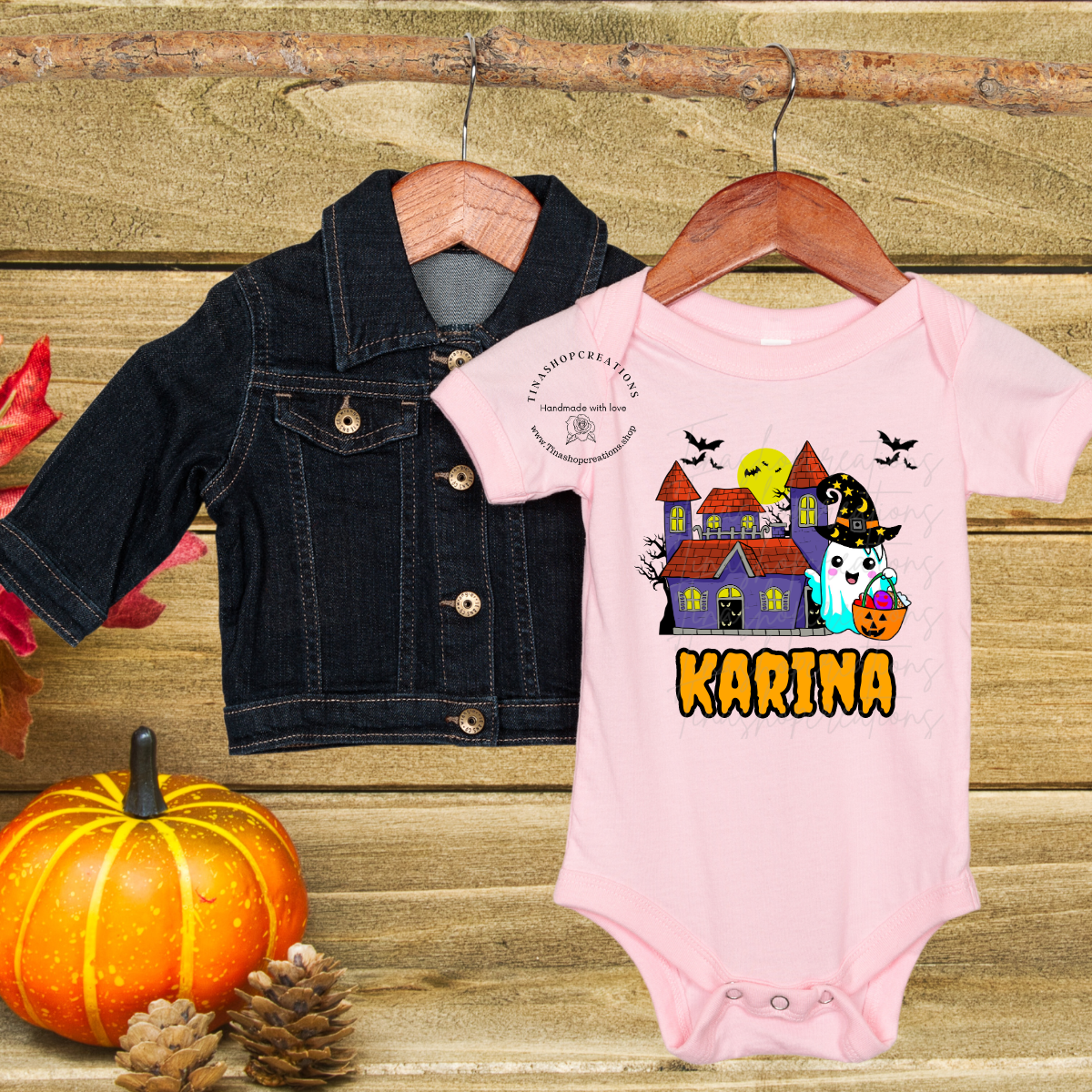 Casa espeluznante y linda camisa o mono de Halloween con truco o trato de fantasmas: personalizado con el nombre del niño, traje para niños de Halloween.