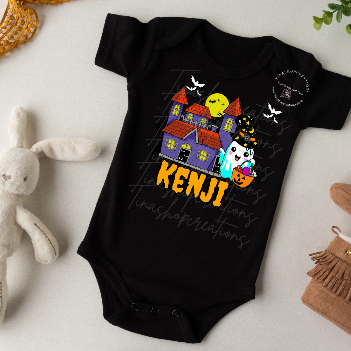 Casa espeluznante y linda camisa o mono de Halloween con truco o trato de fantasmas: personalizado con el nombre del niño, traje para niños de Halloween.